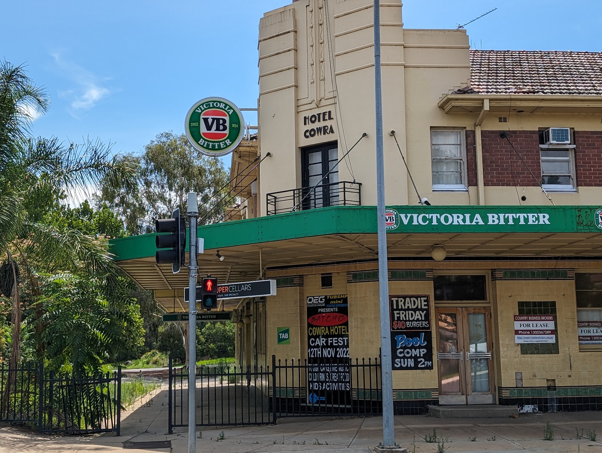 The stepped Art Deco tower of the Cowra Hotel with HOTEL COWRA lettering above the balcony